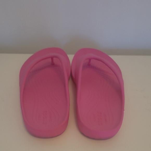 CROCS Vibrant Pink Sandals - Picture 4 of 6